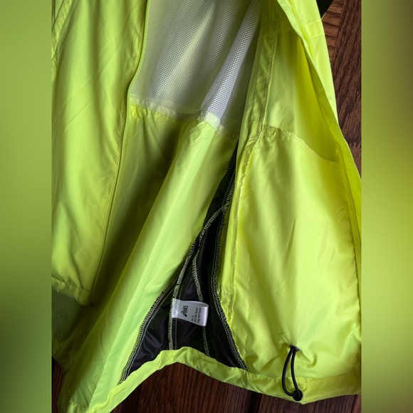 ASICS vest - Picture 7 of 7